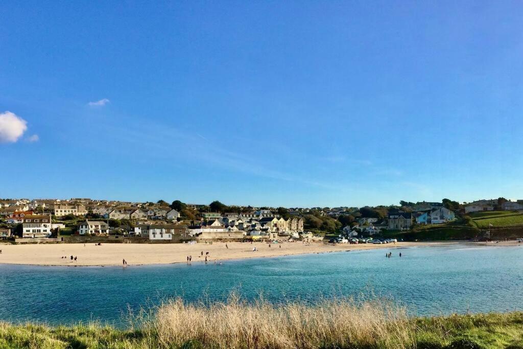 Beach Side Top Floor Property, Balcony & Sea Views Newquay  Exterior photo