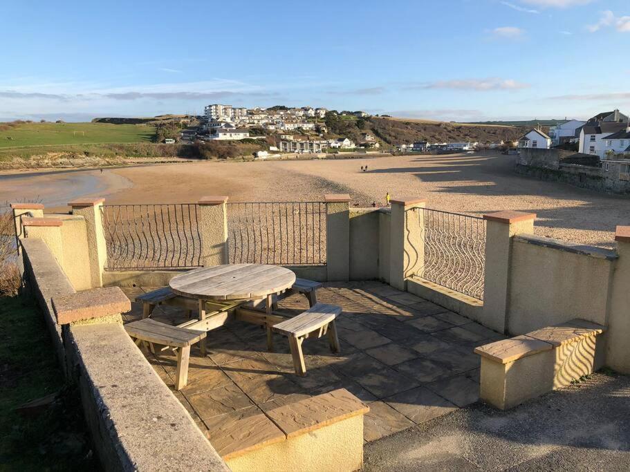 Beach Side Top Floor Property, Balcony & Sea Views Newquay  Exterior photo