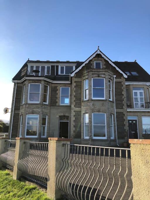 Beach Side Top Floor Property, Balcony & Sea Views Newquay  Exterior photo